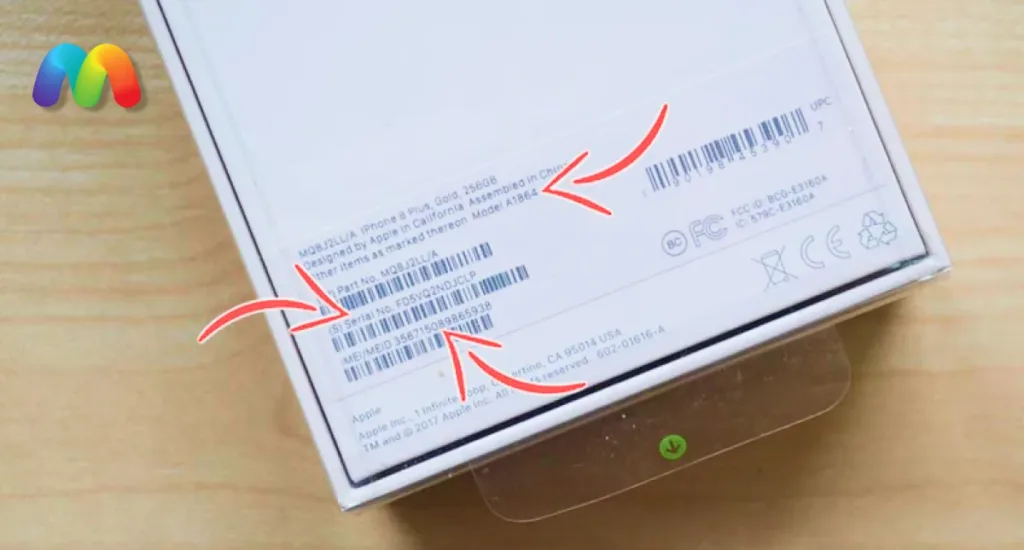 Наклейка на коробке iPhone с выделенными стрелками на номер модели A1864 и серийный номер.