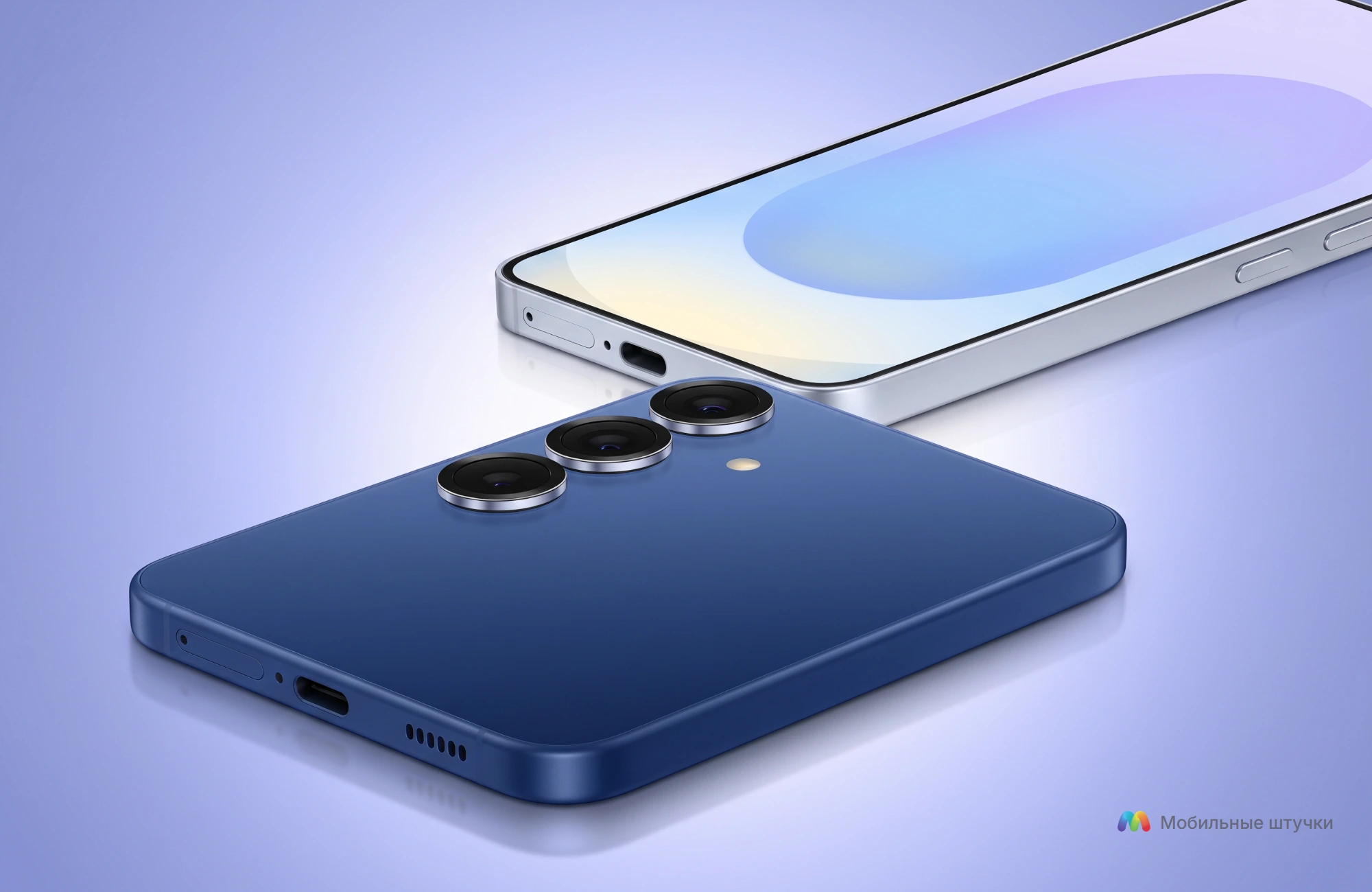 Детальный крупный план задней камеры и нижней грани смартфона Samsung Galaxy S25 синего цвета, показывающий порт USB-C и динамики.