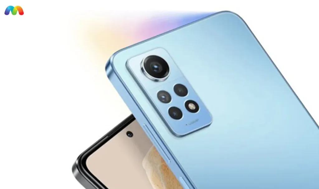 Крупный план задней панели голубого Xiaomi Redmi Note 12 Pro 4G с блоком из четырех камер