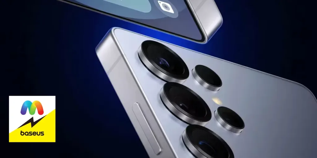 Вид на блок камер Samsung Galaxy S26 Ultra под углом в серебристом цвете.