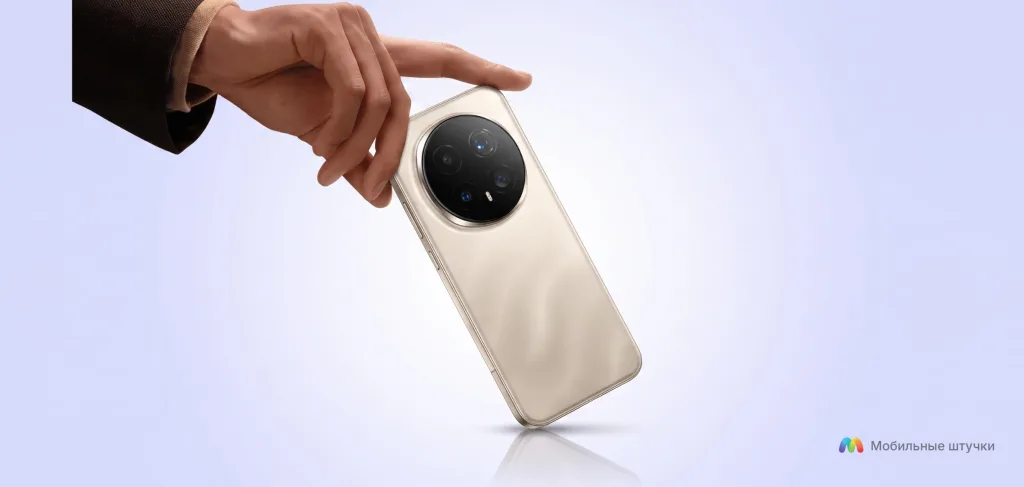 Золотистый HONOR Magic 8 Pro в руке