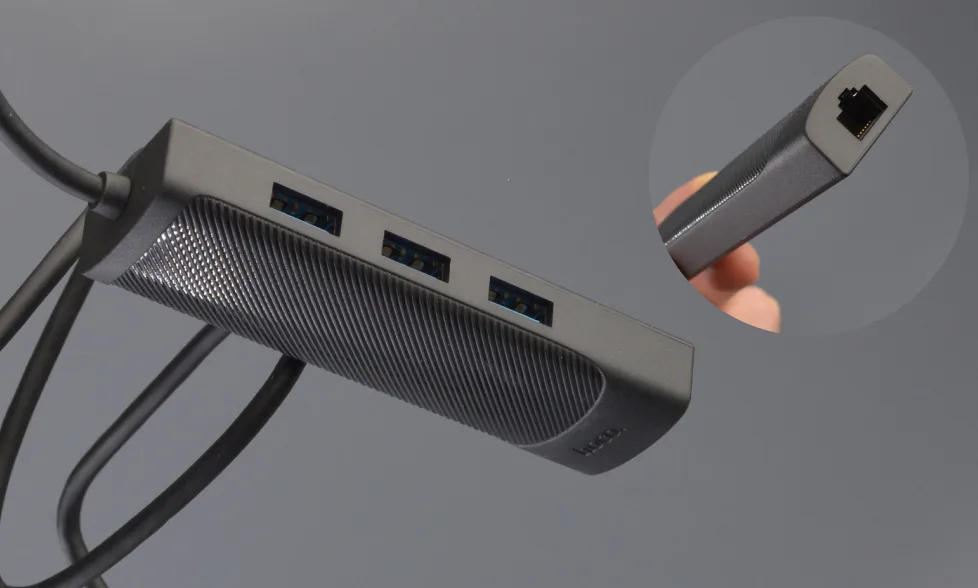 Вид на порты USB 3.0 с дополнительным акцентом на разъем RJ45 в круге.